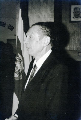 Fotografías de Aurelio Tanodi, inaugurando la exposición El Registro Civil 1888-1988 en la Sala L...