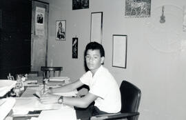 Fotografía de un alumno de la Escuela Marcelino García Flamenco, en el Departamento de Conservaci...