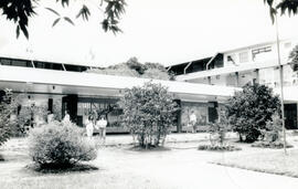 Fotografías con imágenes del edificio de la Facultad de Educación de la Universidad de Costa Rica...