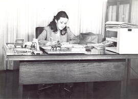Fotografía de la Subdirección del Archivo Nacional, aparece la Subdirectora Virginia Chacón Arias...