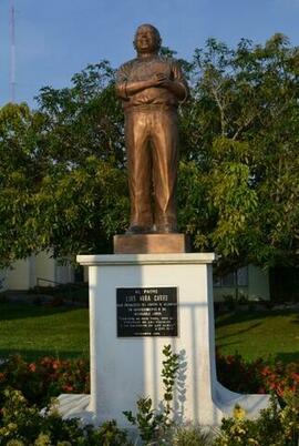 Fotografías del Monumento al padre Luis Vara Carro como hijo predilecto del cantón de Hojancha, G...
