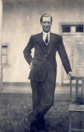 Fotografía con la imagen del señor Luis Vargas, Inspector de Telégrafos de la Oficina de Correos ...