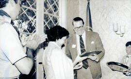Fotografía con la imagen del Consejo Internacional de Escultismo. Inaugura la Dra. Marina Volio d...