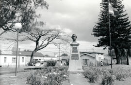 Fotografía con la imagen del monumento al Grl. José Joaquín Mora Porras, jefe de los ejércitos ce...
