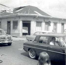 Fotografía del edificio del Bar Cuesta de Moras. Situado en avenida 0, calle 11, esquina sureste ...
