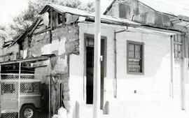 Fotografías de varias casas de habitación ocupadas por oficinas de abogados en calle central 2, a...