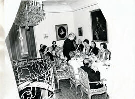 Fotografía de Arnaldo Ortiz, Embajador de Costa Rica en Austria e invitados, participando en un b...