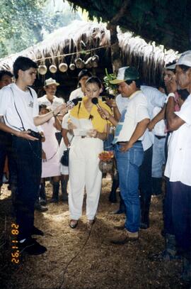 Fotografías de la visita de Aida Fishman, Ministra de Cultura, Juventud y Deportes, a la comunida...