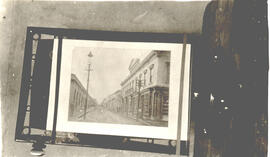 Fotografía de la ciudad de San José Vista de la Botica de la Violeta y del antiguo alumbrado eléc...