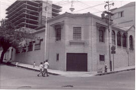 Fotografía de una casa de habitación, esquina sureste. Situada en avenida 11 y 9, calle 7. San José