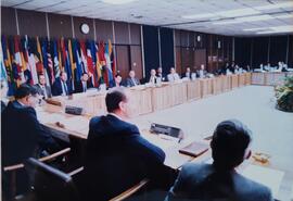 Fotografías de una reunión con presencia del presidente José María Figueres Olsen