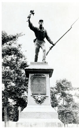 Fotografía del Monumento a Juan Santamaría y del parque que lleva su nombre. Alajuela