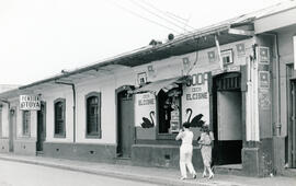 Fotografía del edificio Pensión Otoya, avenidas 5-7, calle 0, acera Este, cuadra diagonal al Hote...