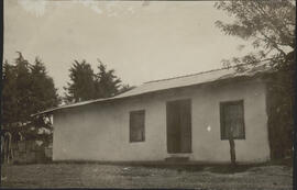 Fotografía de la casa de habitación de Carlos Mama. San José Esta Fotografía forma parte del docu...