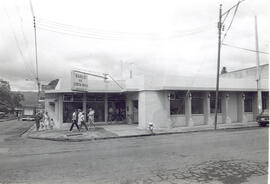 Fotografía del edificio de la Agencia del Banco de Costa Rica, situado en la esquina Noroeste del...