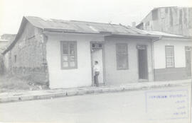 Fotografía de una casa de habitación. Situada en avenida 2, calles 13 y 15, esquinera. San José