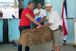 Fotografía de la participación del Ministro de Agricultura y Ganadería, Víctor Julio Carvajal Por...