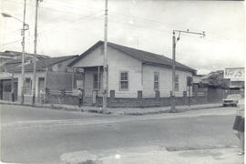 Fotografía de dos casas de habitación. Situadas en avenida 18, calles 11 y 13 San José