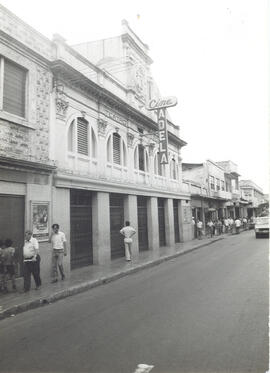 Fotografía del edificio del Cine Adela. Situado en avenida 1 y 3, calle 10 San José