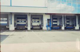 Fotografía de exterior de las zonas de carga de mercadería en Pomona Import