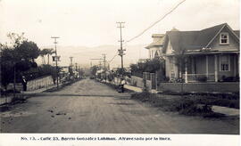 Fotografía de la calle 23, se observa la línea de tren. Ubicación Barrio González Lahman San José