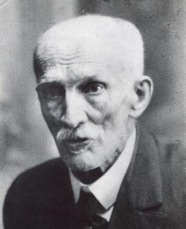 Fotografía del señor José Adán Montes de Oca Mora, Exdirector del Archivo Nacional en el año de 1...