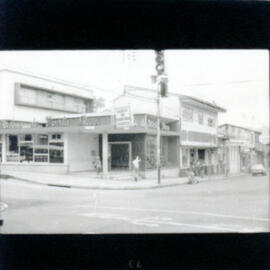 Fotografía del edificio de la Sucursal del Banco de Costa Rica. Vista de frente. Ubicado en aveni...