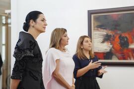 Fotografías de la Primera Dama de la República, Signe Zeikate, durante su visita al Museo Calderó...