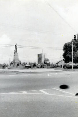 Fotografía de la estatua en honor al ex-Presidente de la República don León Cortés Castro, ubicad...