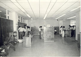 Fotografía con la imagen del Departamento de catalogación bibliográfica de la Biblioteca Carlos M...