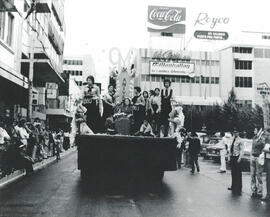 Fotografías con imágenes de la celebración del día de la Independencia Nacional , y del 90 aniver...