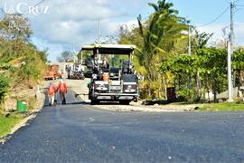 Fotografías de los trabajos de asfaltado en Barrio Irvin, por Calle La Yuca en La Cruz, Guanacaste