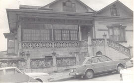 Fotografía de una casa de habitación. Situada en avenida 2, calle 15. San José
