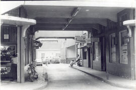 Fotografía de la antigua terminal de autobuses de Tibás, situadado en avenidas 1 y 3, calle 4. Sa...