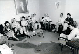 Fotografía con la imagen de los miembros de una delegación china durante su visita a la Ministra ...