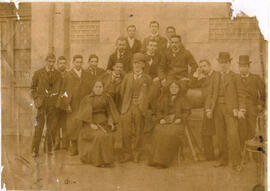 Fotografías del grupo de compañeros de José Fidel Tristán en el Instituto Pedagógico de Santiago ...