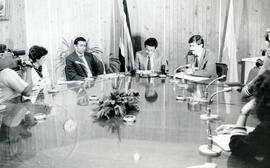 Fotografía con la imagen de la firma de un convenio entre la Universidad de Costa Rica y la Refin...