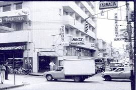 Contacto del edificio del Bazar Bombay, situado en avenida central, calle 7 San José