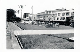 Fotografía con la imagen del Parque del Sagrario al costado norte de la Catedral Metropolitana. S...