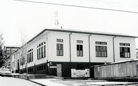 Fotografía de la fachada del edificio Municipal de Puriscal ubicado al costado norte del templo c...