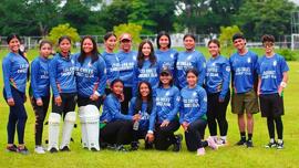 Fotografía del equipo femenino de cricket de Los Chiles, Alajuela