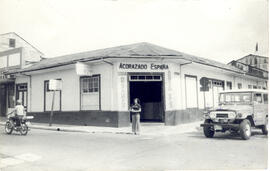 Fotografía del edificio de la soda-restaurant Acorazado España, situado en avenidas 10 y 12, call...