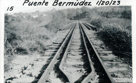 Fotografías del puente sobre el río Bermúdez, el cual es atravesado por la línea ferroviaria. Her...