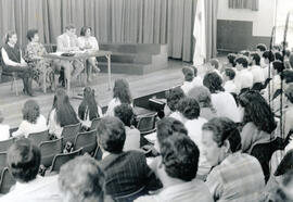 Fotografía con la imagen del acto de Graduación de los Primeros estudiantes en Formación General,...