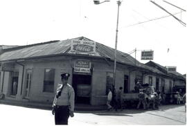 Fotografía del edificio del Bar-Soda Amalia. Situado en avenida 5, calle 10, esquina sureste San ...