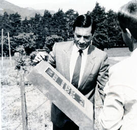 Fotografía con la imagen del Dr. Guillermo Constenla Umaña, Ministro de Obras Públicas y Transpor...