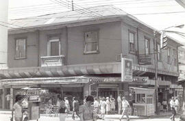 Fotografía del edificio donde se localiza la soda Los Aragones, situado entre avenida 5 calle 2. ...