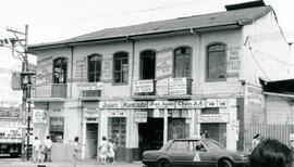 Fotografía de varios negocios en calle 10, avenida 2, esquina noreste San José