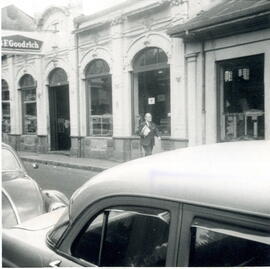 Fotografía del edificio de B. F.Goodrich., situado en avenida 1, calles 1 y 3. San José