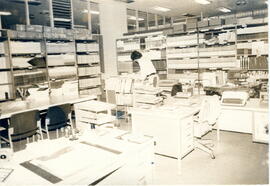Fotografía con la imagen del Departamento de adquisiciones de la Biblioteca Nacional. San José
